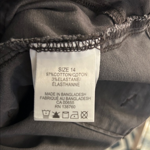 d/C Women's Skinny Cargo Jeans in Black Camo - Picture 8 of 8